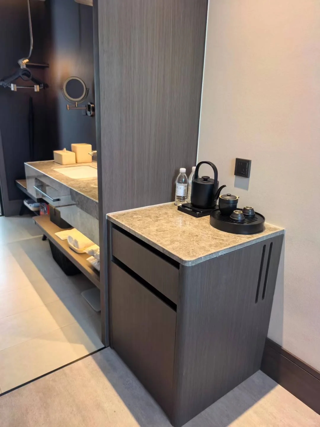 亚朵4.0酒店客房家具整实拍04